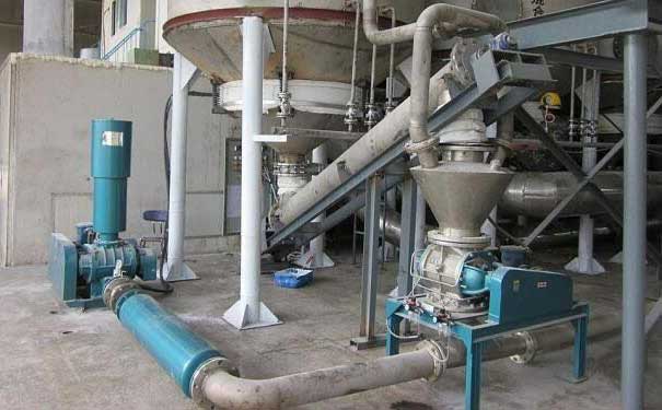 氣力輸送羅茨風(fēng)機(jī)旋轉(zhuǎn)供料器使用中 氣力輸送羅茨風(fēng)機(jī)旋轉(zhuǎn)供料器使用中